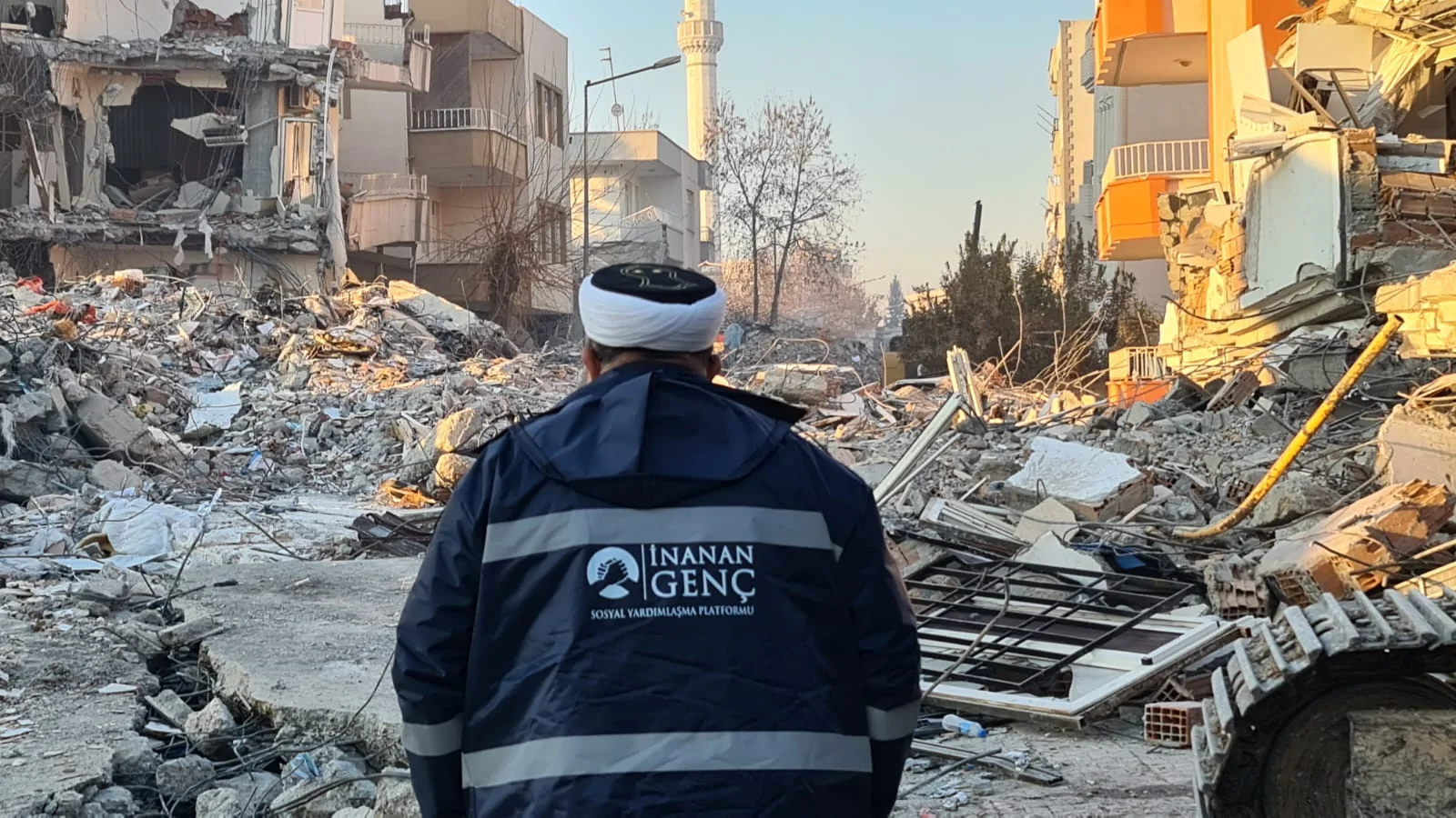 İnanan Genç Deprem Bölgesinde!